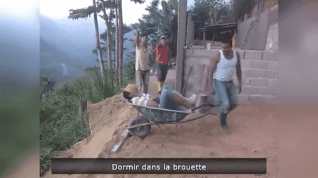 每日搞笑动图分享:皮一下是不是很开心!