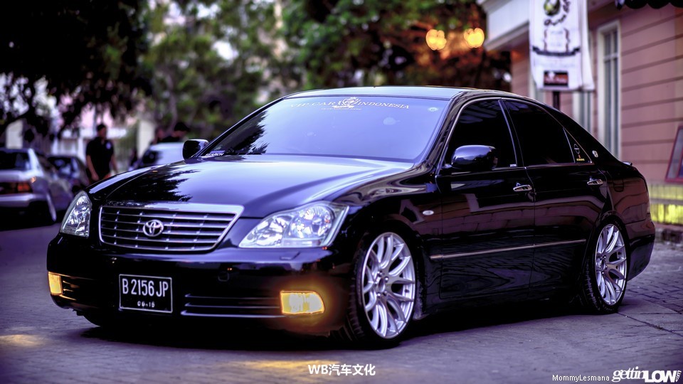 这样就很美!05款丰田皇冠改装案例