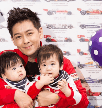 当年的车神林志颖, 已经是三个孩子的爸爸了!