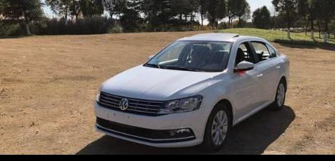 轩逸慌了！朗逸直降4万，比英朗划算，1.6L油耗4毛3仅7万