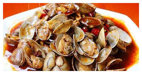 农村大姐告诉你一个炒花甲去沙子的办法,记住