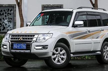 三菱当家越野价格暴跌,价格直逼H9，超选四驱带后锁，3.8L大排量