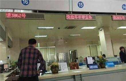 车主开40万的豪车去年审, 被扣3分罚200, 车管所: 你开是汉兰达