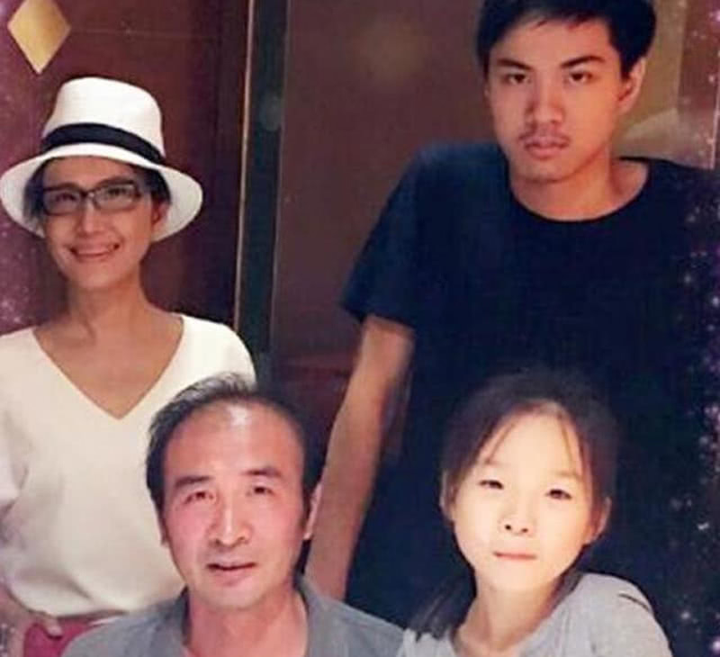 一个被遗忘的女演员，二婚嫁圈外老公，女儿有气质，儿子长相堪忧