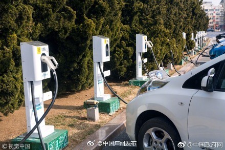 [话筒]抓紧买车!下月起节能车不再补贴