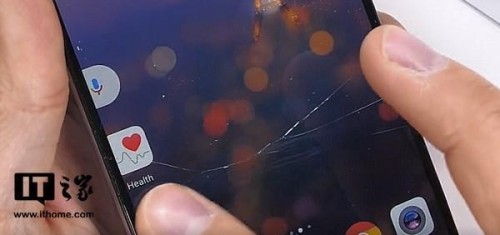 华为P20 Pro手机耐久性测试:机身易弯曲,屏幕