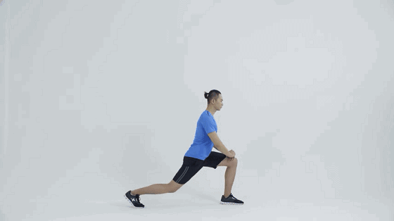 然而热身也要注意动作幅度,别在热身环节让你的肌肉受了拉伤.