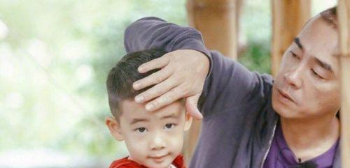 这款车陈小春也在开,外形霸气威武,性能强悍设5门5座