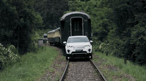 国产路虎拖着100吨的火车跑了10公里！力气很大啊！