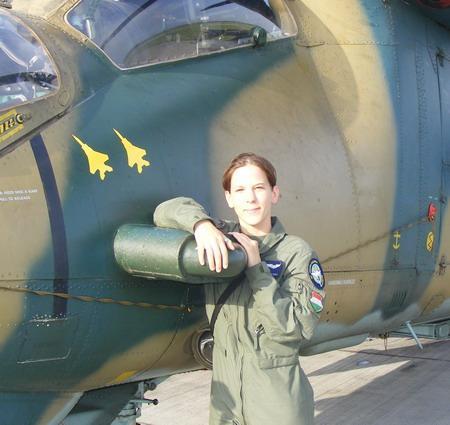 苏27和F15到底谁更适合格斗?乌克兰:F15的战