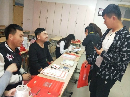 中国大学生志愿者网为优秀志愿者颁发荣誉证书