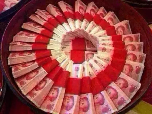 南阳一男子为了彩礼钱竟喝除草剂自杀.女方到