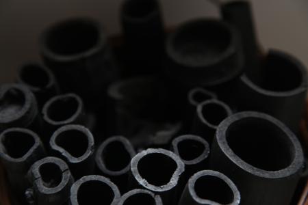 家中养花到处都是小飞虫?那就撒点这个,比杀虫