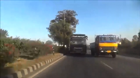印度的公交车司机都是怎么开车的反正我是不敢做