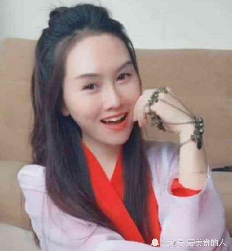 抖音紫霞仙子爆红网络,网友要求晒素颜,瞬间