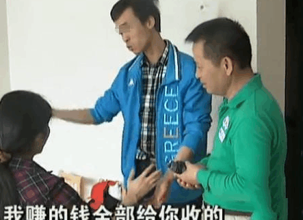 当了18年上门女婿, 母亲大寿买个戒子被拒 妻子