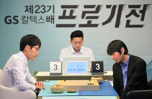 申真谞和李世石在GS杯决胜局