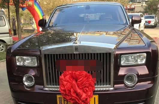 租一天要两万的黄牌劳斯莱斯，好好的车给那土气低档的饰品糟蹋了