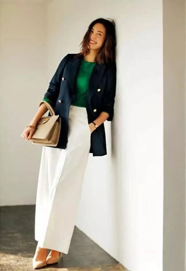 日本OL小姐姐超有气质的秋季白色穿搭,是时候