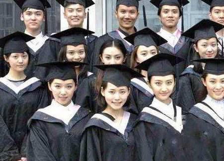 阚清子直言郑爽是班级最漂亮,却被毕业照打脸