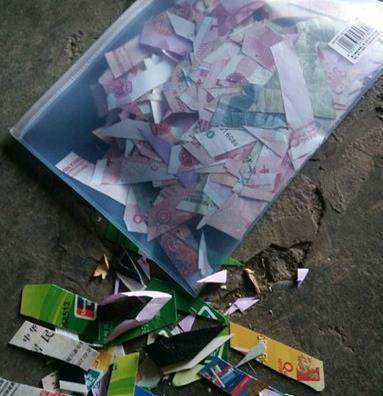 巨搞笑图：印度阿三哥又开挂了，四个人撑起整个摩天轮！