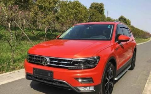 骚红的途观，外观显得气势十足，朋友都非常的羡慕