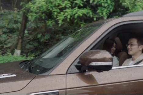 当孩子闹别扭后，父母正确的做法是……