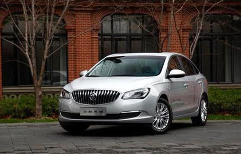 时尚感提升，档次下降，这款车仅售8.18万，百公里油耗不到40元