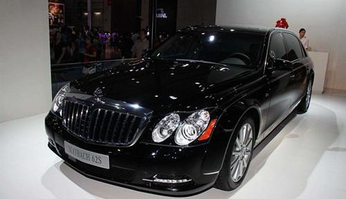 1070万的迈巴赫62s，真是帝王级享受，最后的车钥匙是亮点