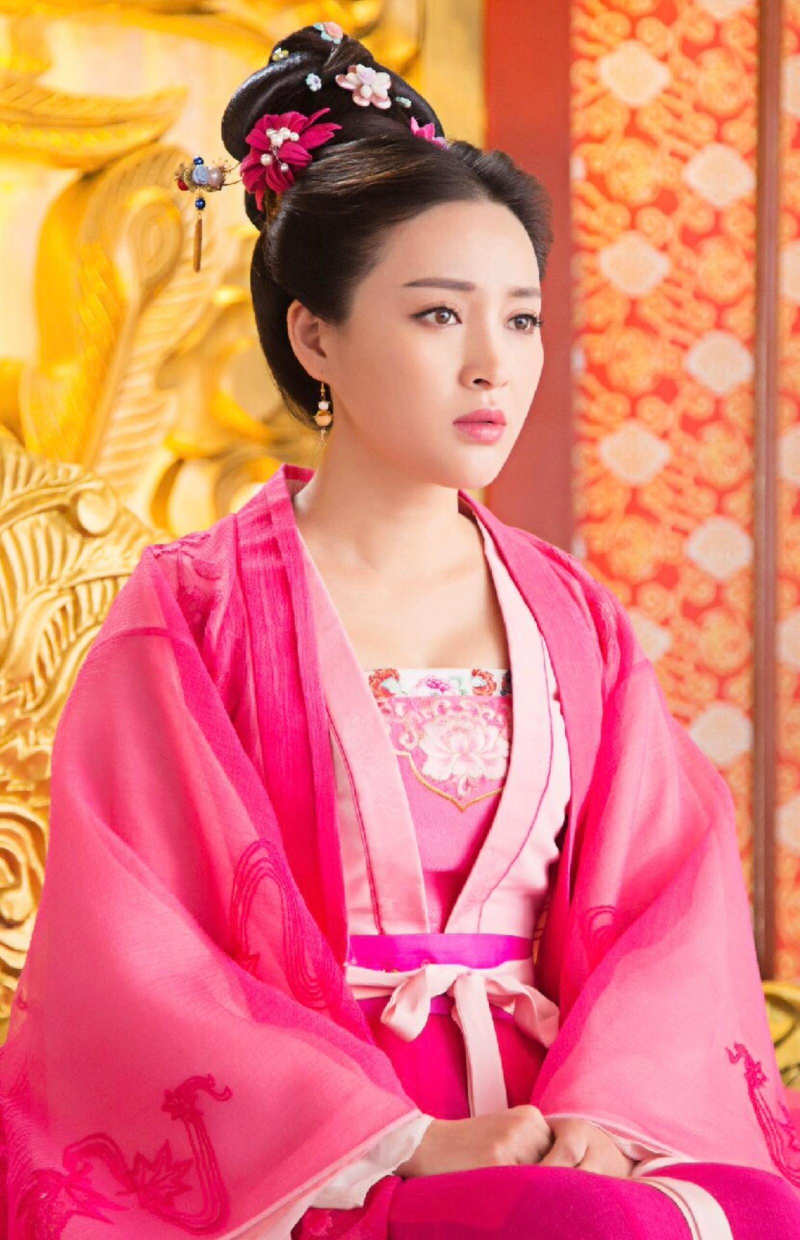 关晓彤和鹿晗的《甜蜜暴击》尴尬了，这收视率也在下降啊