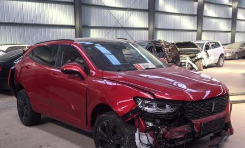 长城WEY VV5发生追尾, 受损严重, 全景天窗看了让人感动!