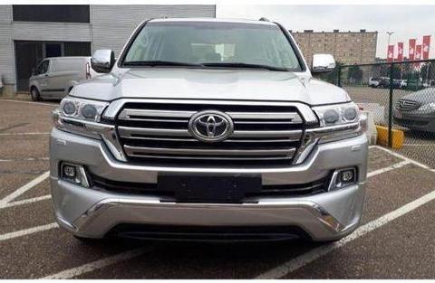 中国民用市场上最强劲的柴油越野：18款酷路泽4500中东版。