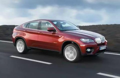 最有钢炮味宝马SUV，6.3S破百28万起售，整车进口打脸奔驰GLA