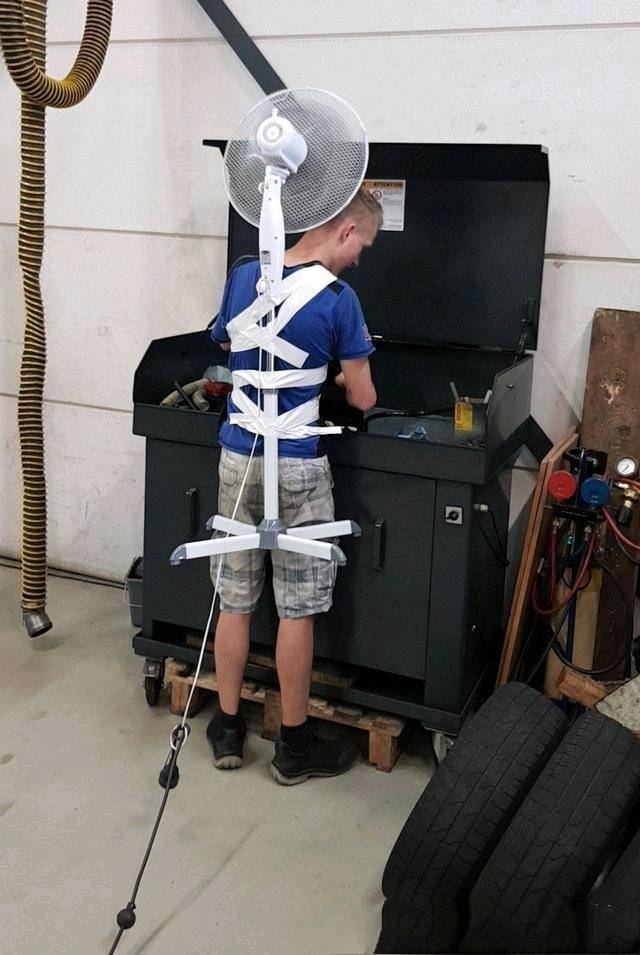 搞笑图片幽默段子笑话:哈哈,刚刚煮好的饭菜不能吃了