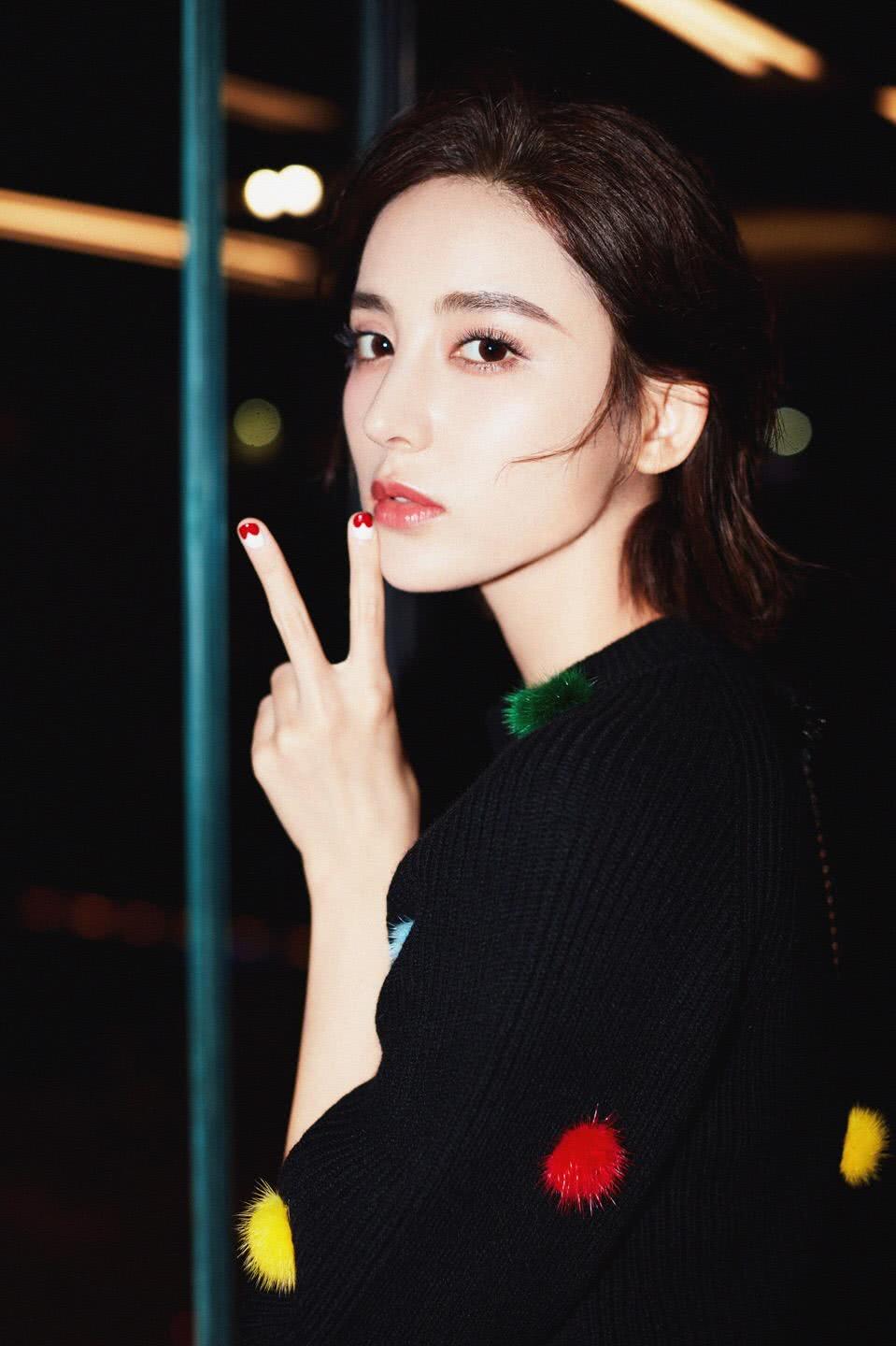 热巴和娜扎同是新疆两大美女,可素颜差别却很大