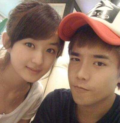 29岁赵丽颖与弟弟赵建飞合照遭公开, 网友大呼