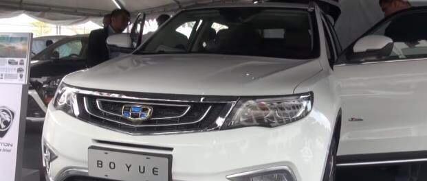 吉利博越首次海外展出，引来无数外国人围观，都直呼这车好看！