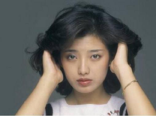 58岁山口百惠和丈夫近照曝光