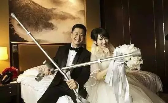吴京两位前任曝光，一个比一个美，不过却都输给了谢楠