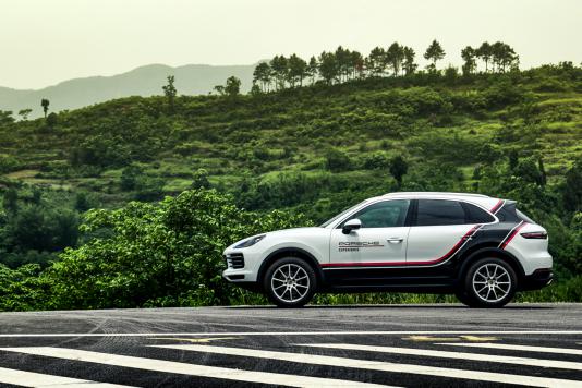 驾驶一辆卡宴跑山是一种怎样的体验？