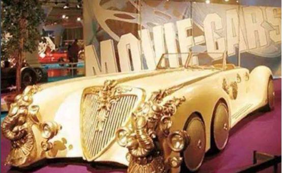 广东偶遇黄金版劳斯莱斯,轮毂是五爪金龙,车