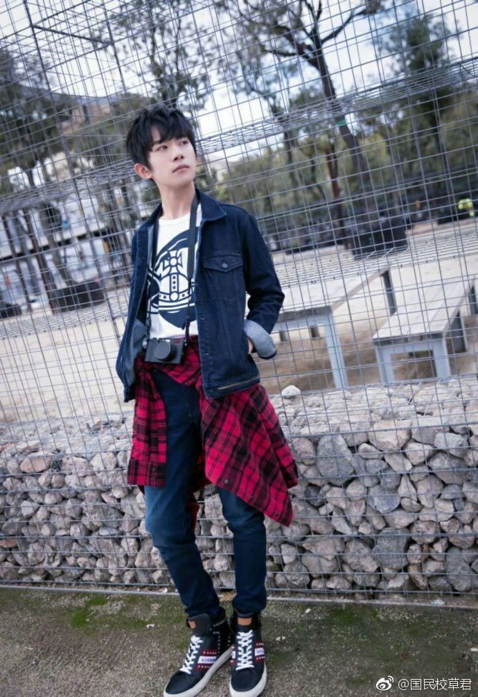 祝湖南师大附中梅溪湖中学高三(6)班易烊千玺