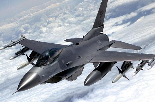 战斗机飞行员图片