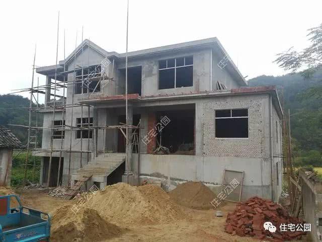 实拍安徽小院自建房,有别墅,农村带地下室共花30万,值别墅思源柳州图片