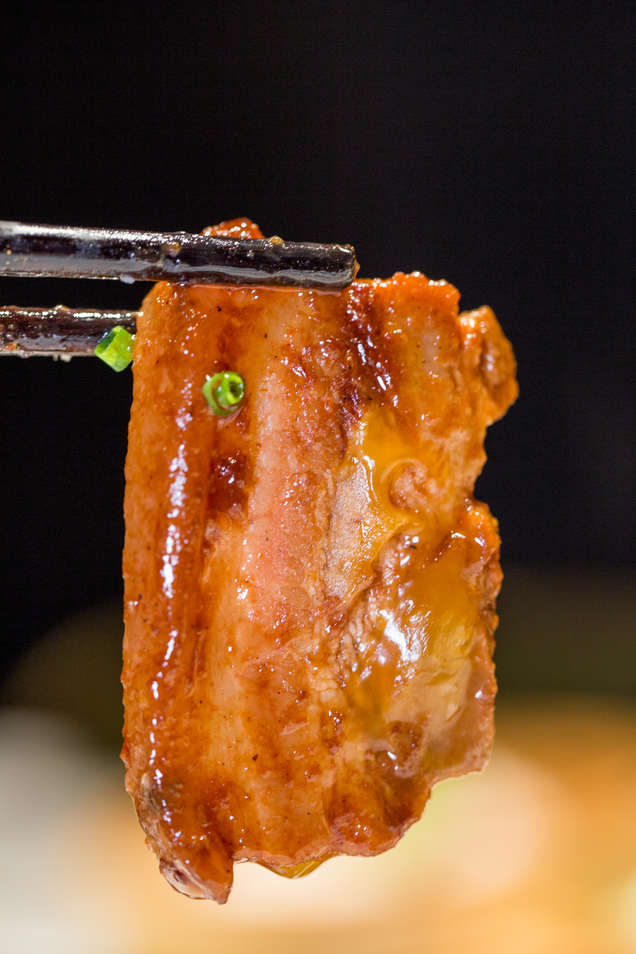 蒸羊羔,蒸熊掌,蒸鹿尾儿,烧花鸭,烧雏鸡,烧子鹅