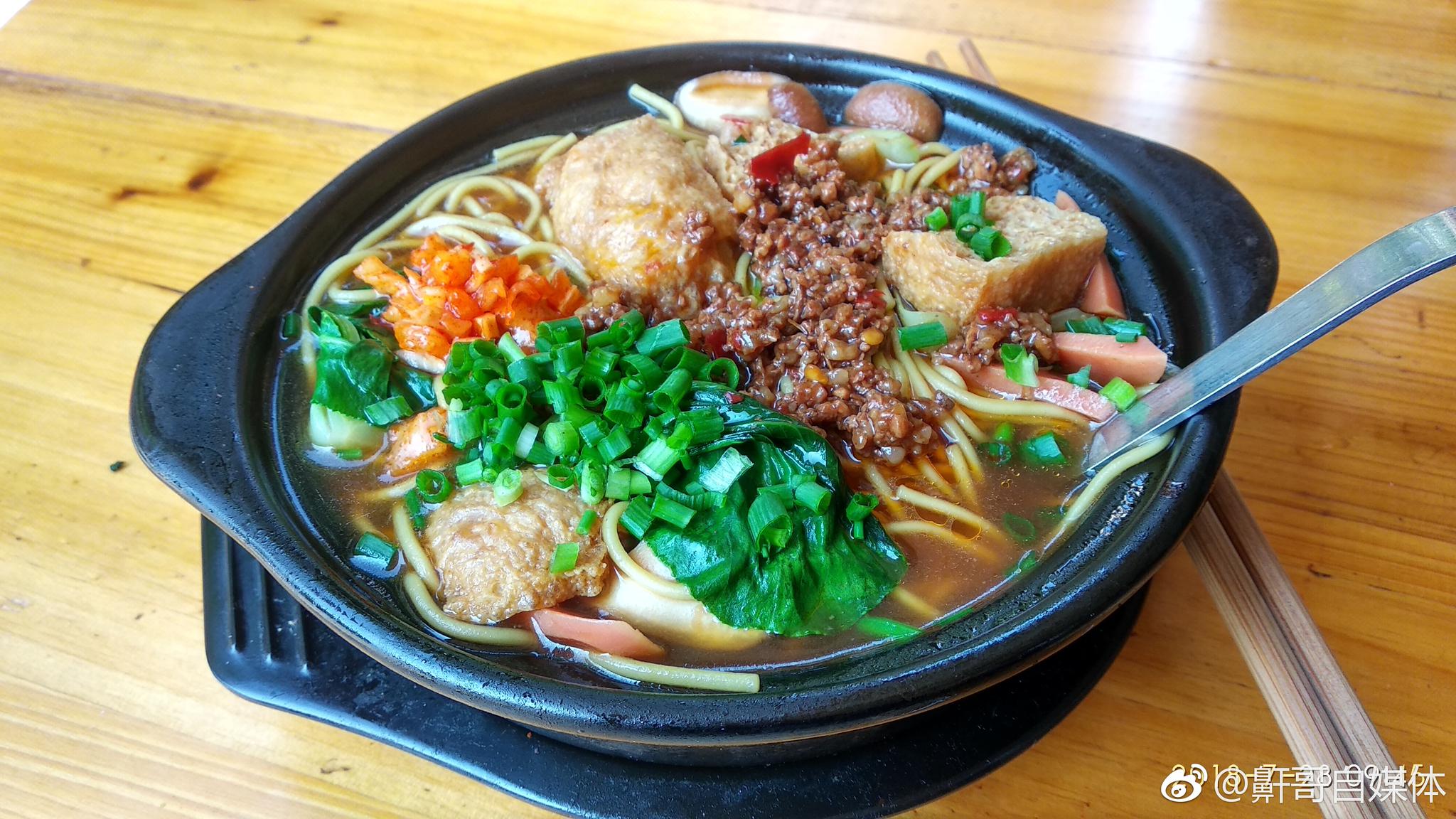 小吃,砂锅面,好烫.