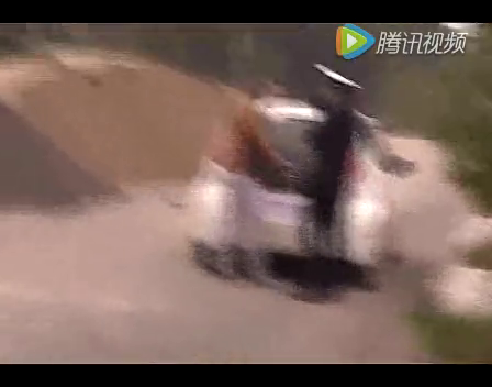 比亚迪司机遇见交警演技爆表，交警同志搞笑全程配合