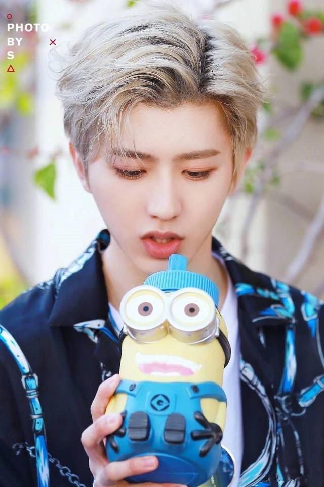 ercent成员最全洛杉矶街拍图集,蔡徐坤范丞丞等