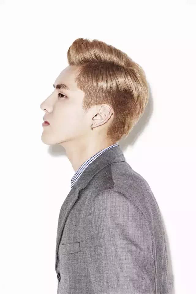 吴亦凡的造型师就是他自己 哪件衣服好看,怎么搭配独特发色 从来都