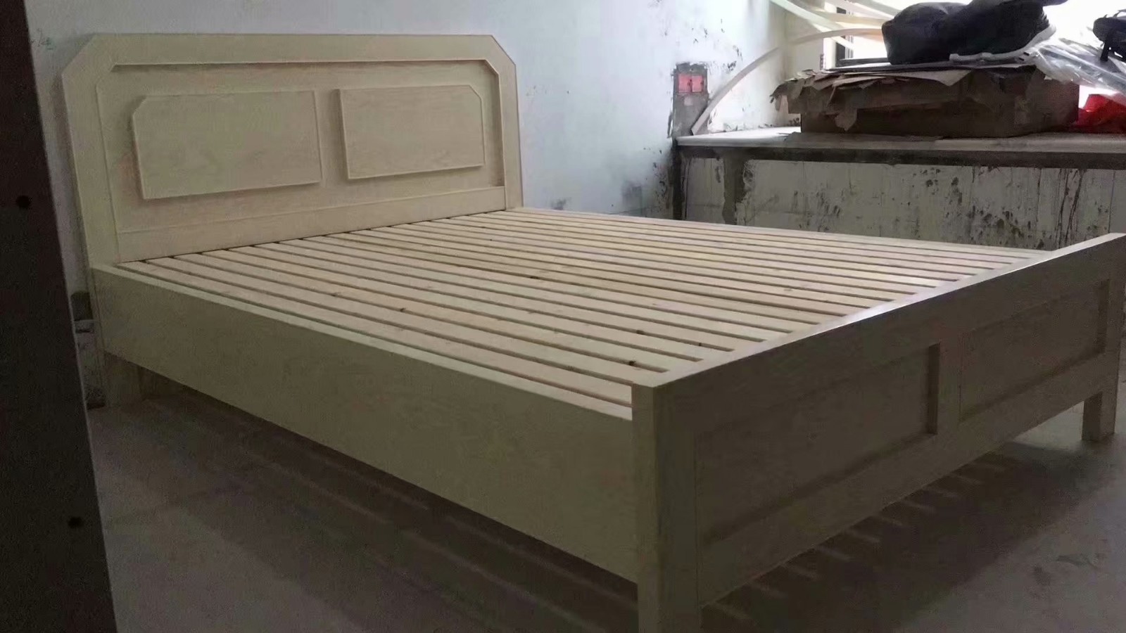 青秀城木工完工,木工解师傅给做的免漆板家具